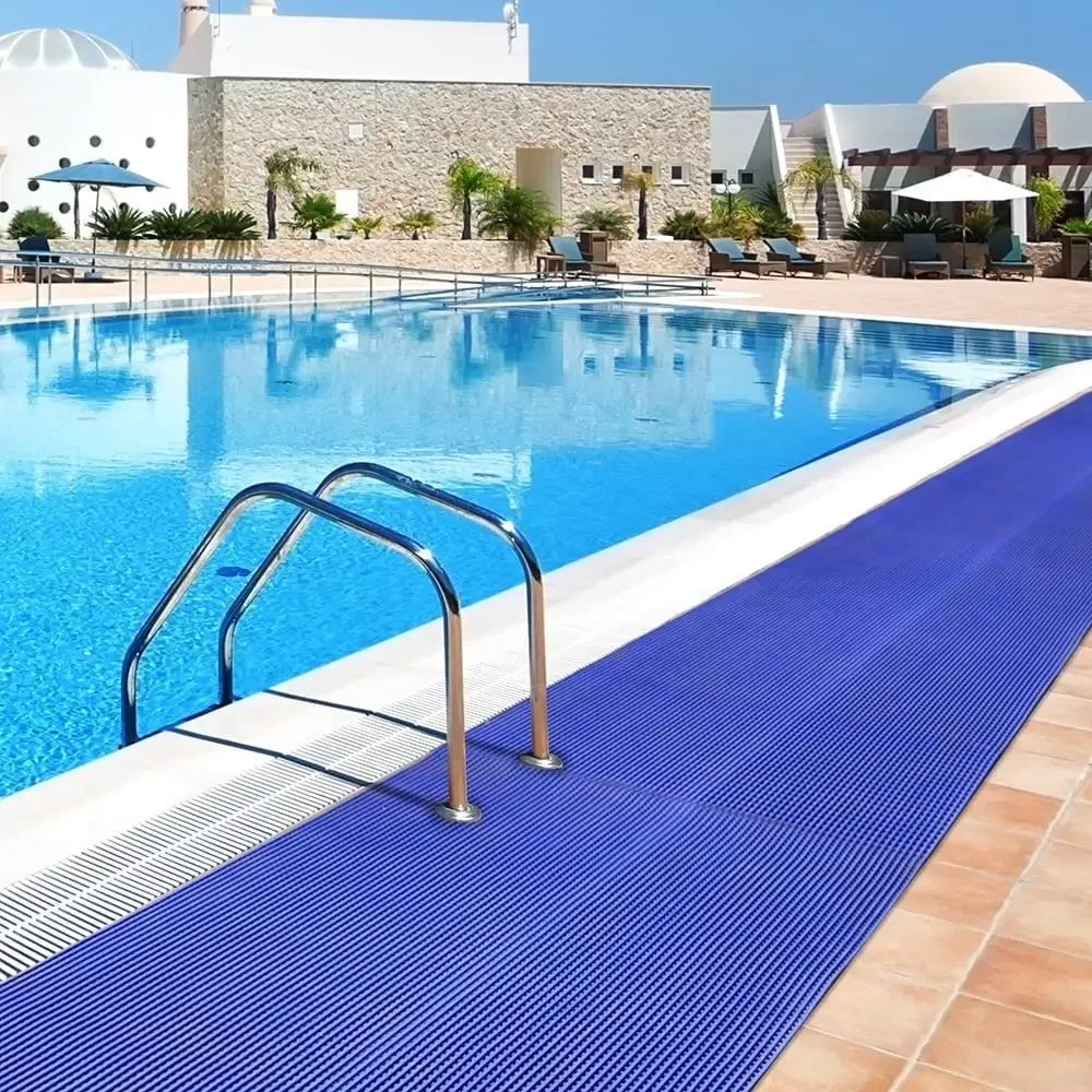 Swimming pool mat